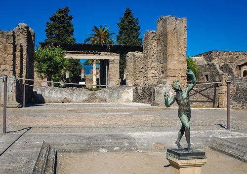 Statua di fauno a pompei