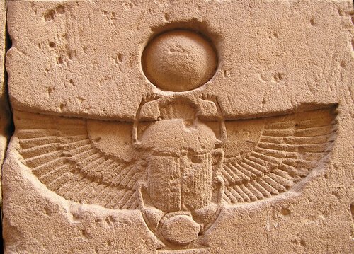Rappresentazione su muro di uno scarabeo