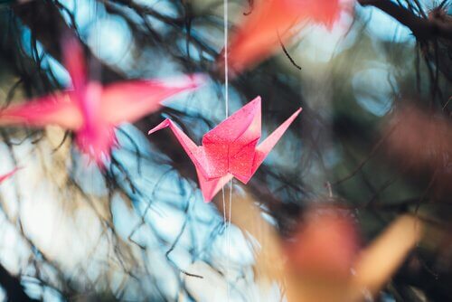 origami della gru appesi