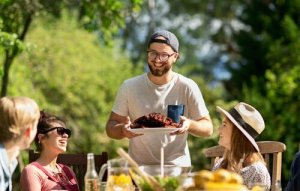 Cosa accadrebbe se smettessimo di mangiare carne?