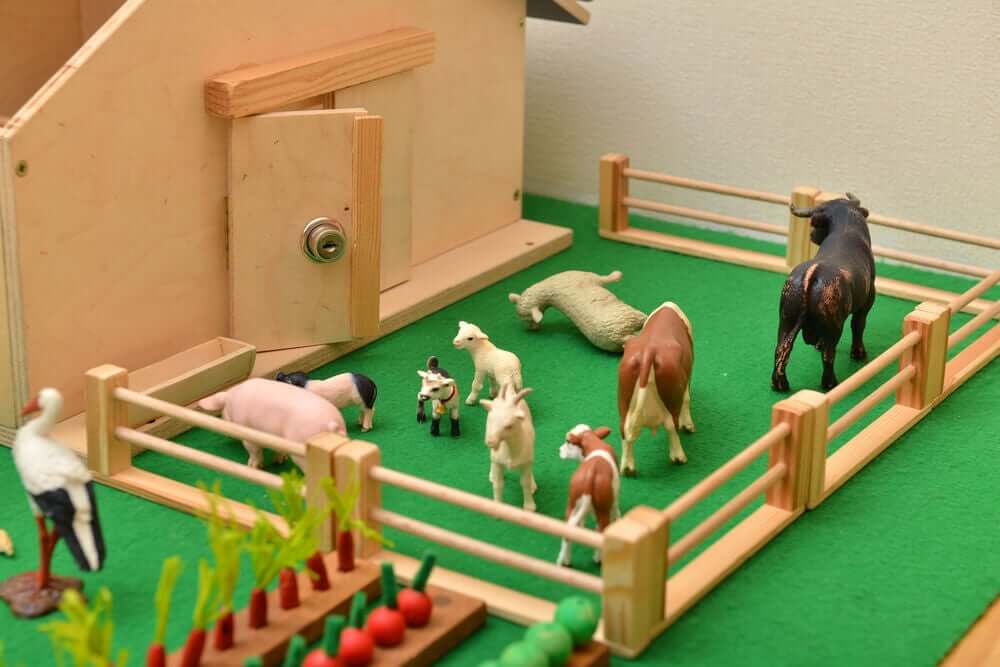 giocattoli a forma di animali fattoria